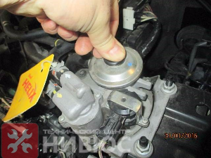 Замена топливного фильтра на автомобиле Toyota Land Cruiser 200